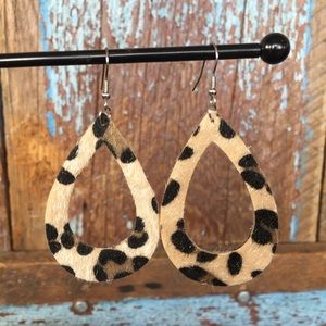 Animal Print Faux Fur Cutout Teardrop Earring‎